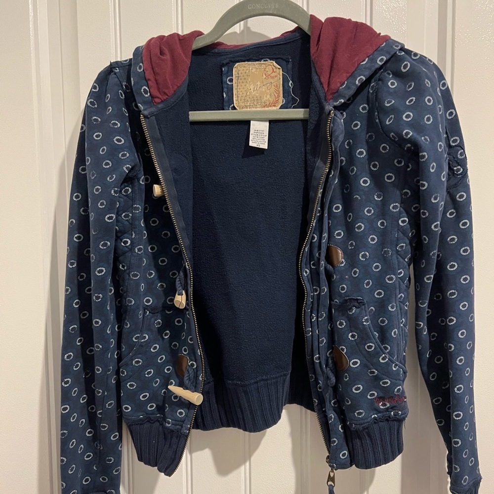 navy / maroon patterned Billabong hoodie zip up jacket
